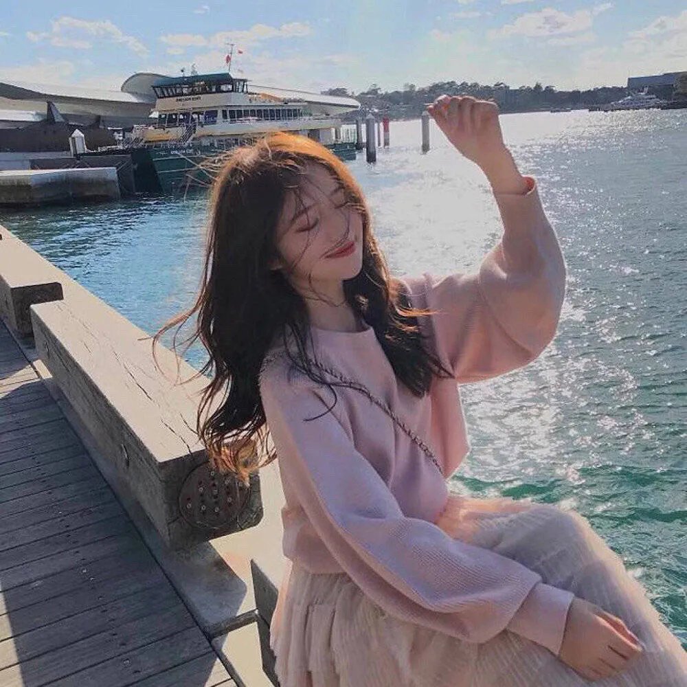 万军跪迎长公主回朝登基